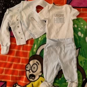 Newborn Outfits & Onsies